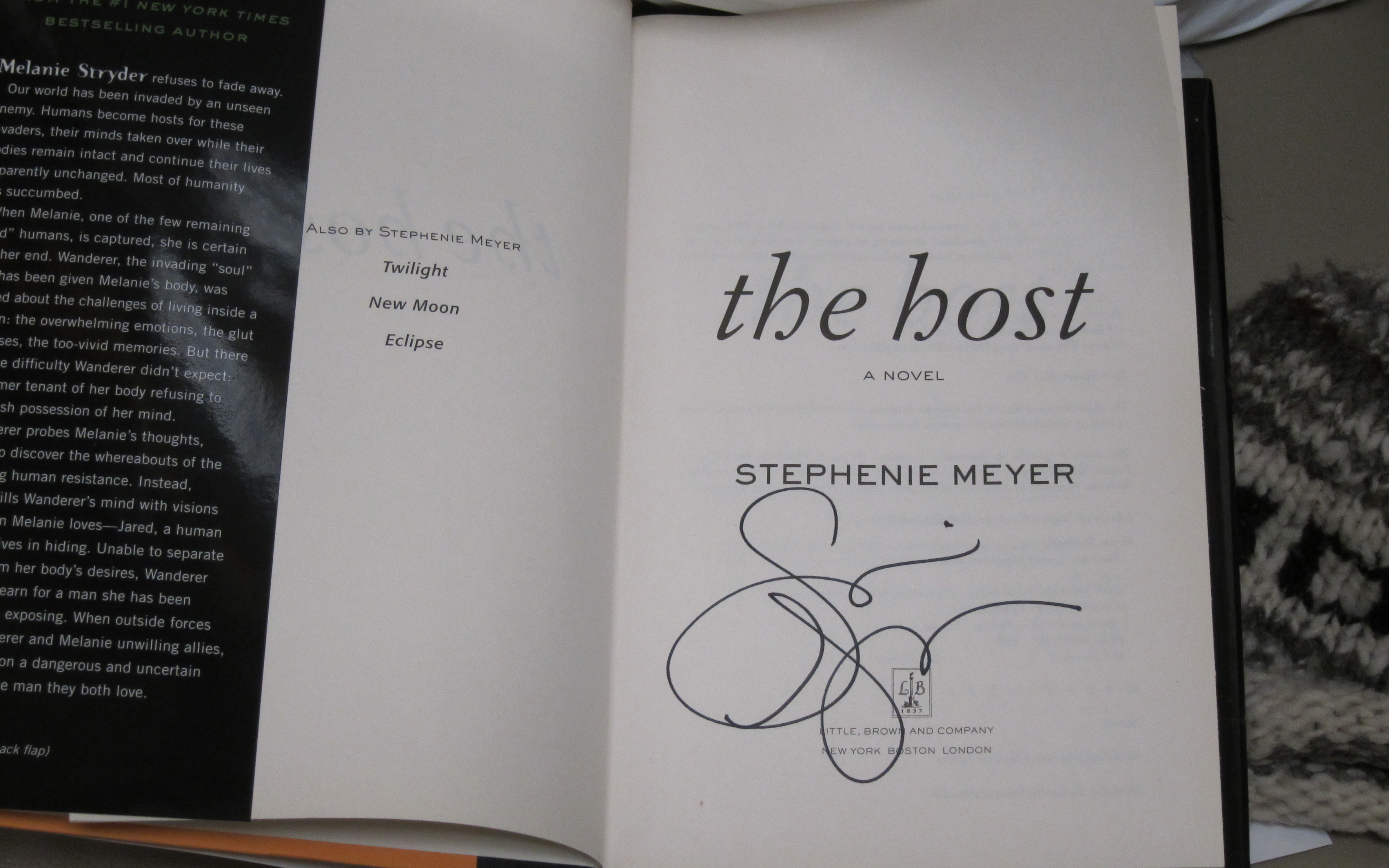 Stephanie Meyer "The Host"  1st Edition